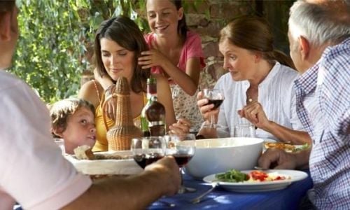 combattere-a-tavola-gli-effetti-della-bella-stagione mangiare-verdure-rende-piu-ottimisti.